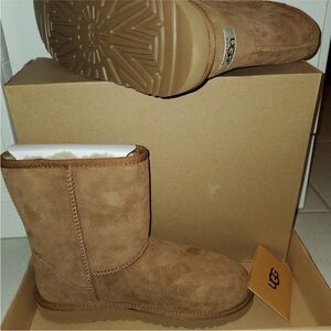 UGG Classic Boots in Rich Tan
